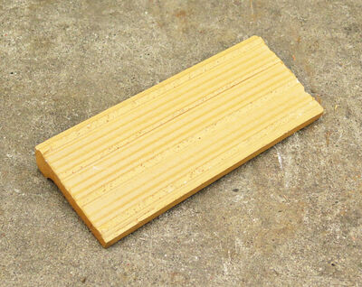 Hasle klinke, gul aflang m hulkehlliste