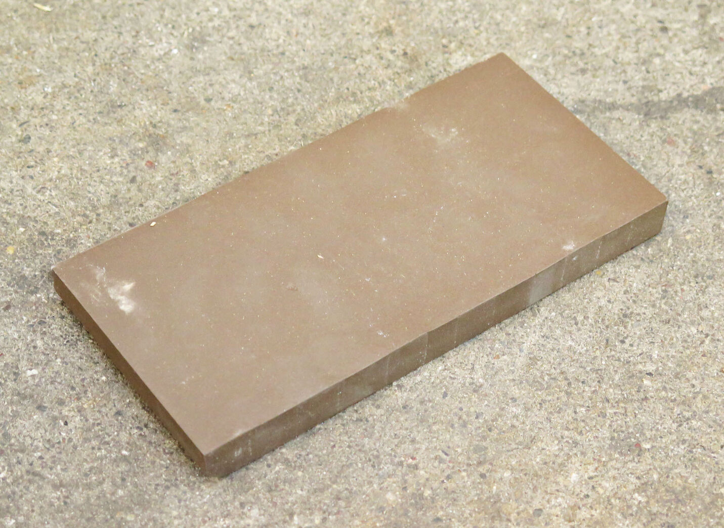 Hasle mørk brun m. afrundet kortside