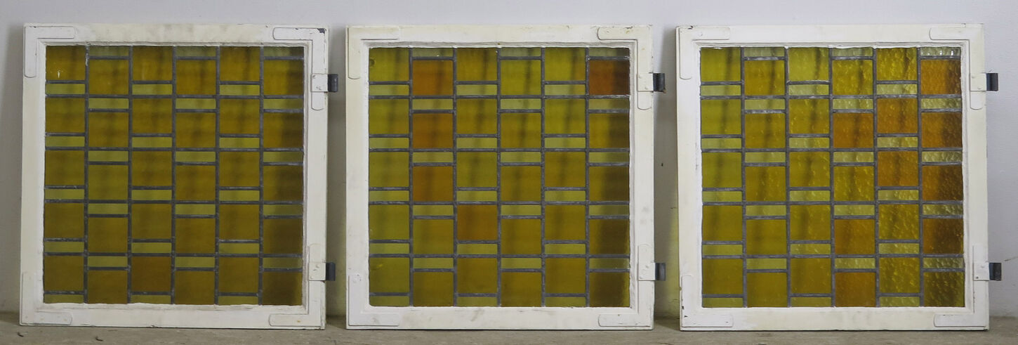 Vinduesramme med farvede glas