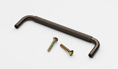 Køkkengreb i bruneret messing med linjeret overflade - 128mm