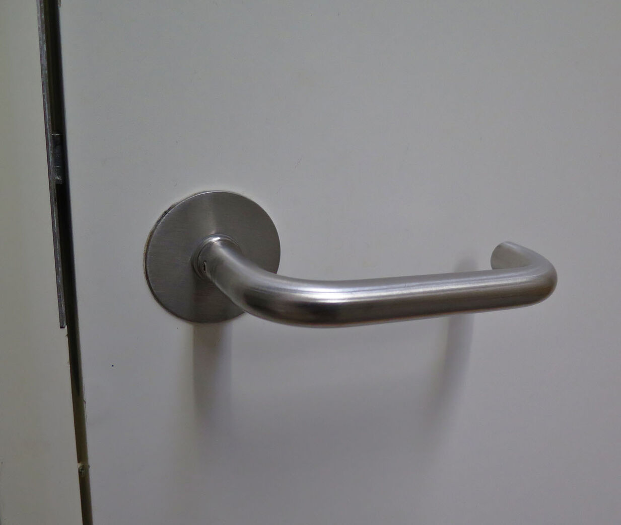 Dørgreb i stål fra Ruko, U-form, 16 mm