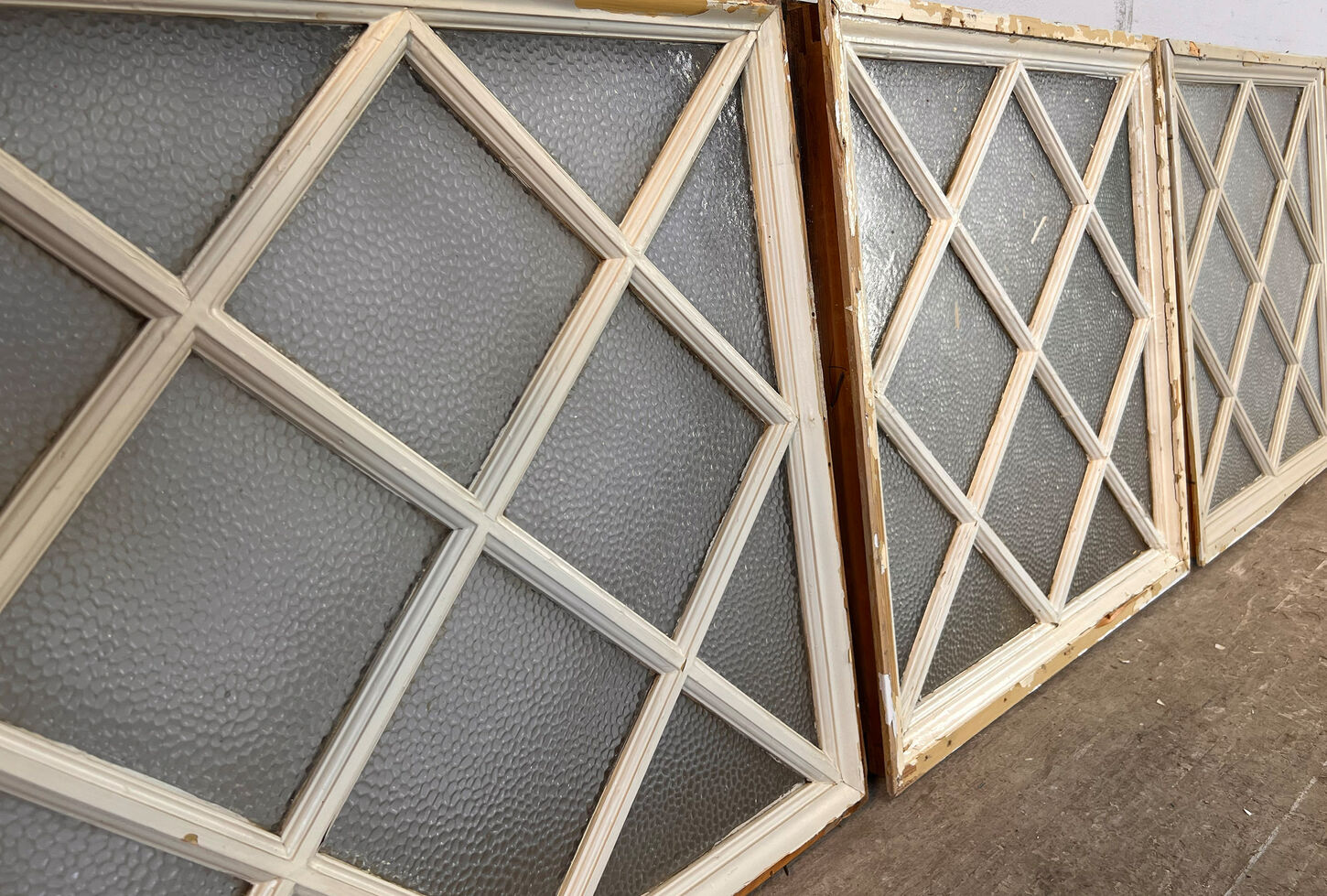 Vinduesramme med harlekinsprosser