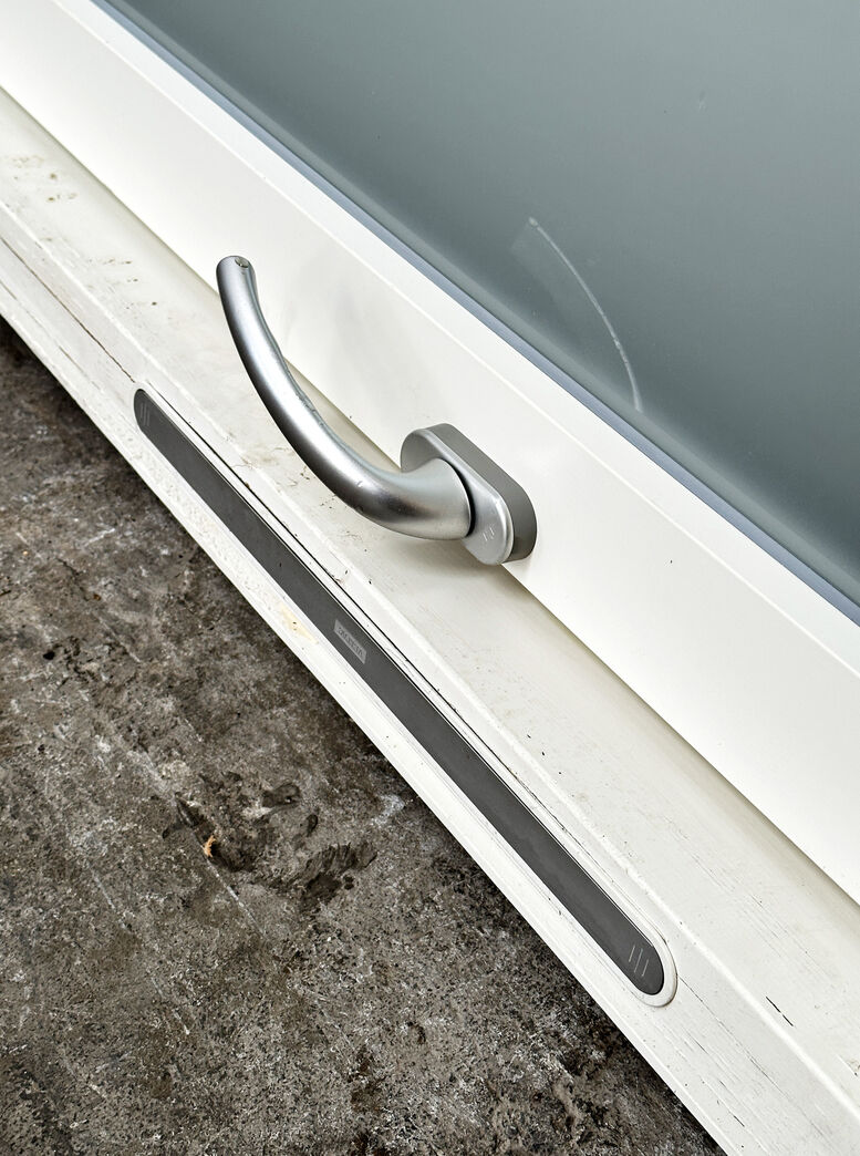 Træ alu vindue fra Velfac med matteret glas