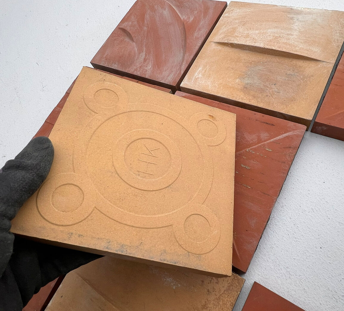 Hasle - klinke med relief Hasle - klinke med relief