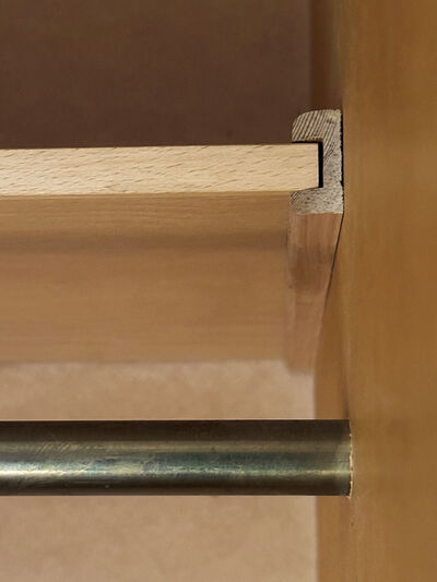 Garderobeskab med overfalset låge v.h