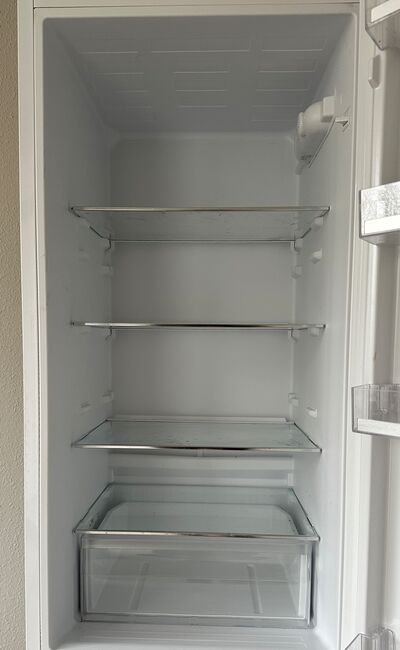 Gram køle/fryseskab i pæn stand