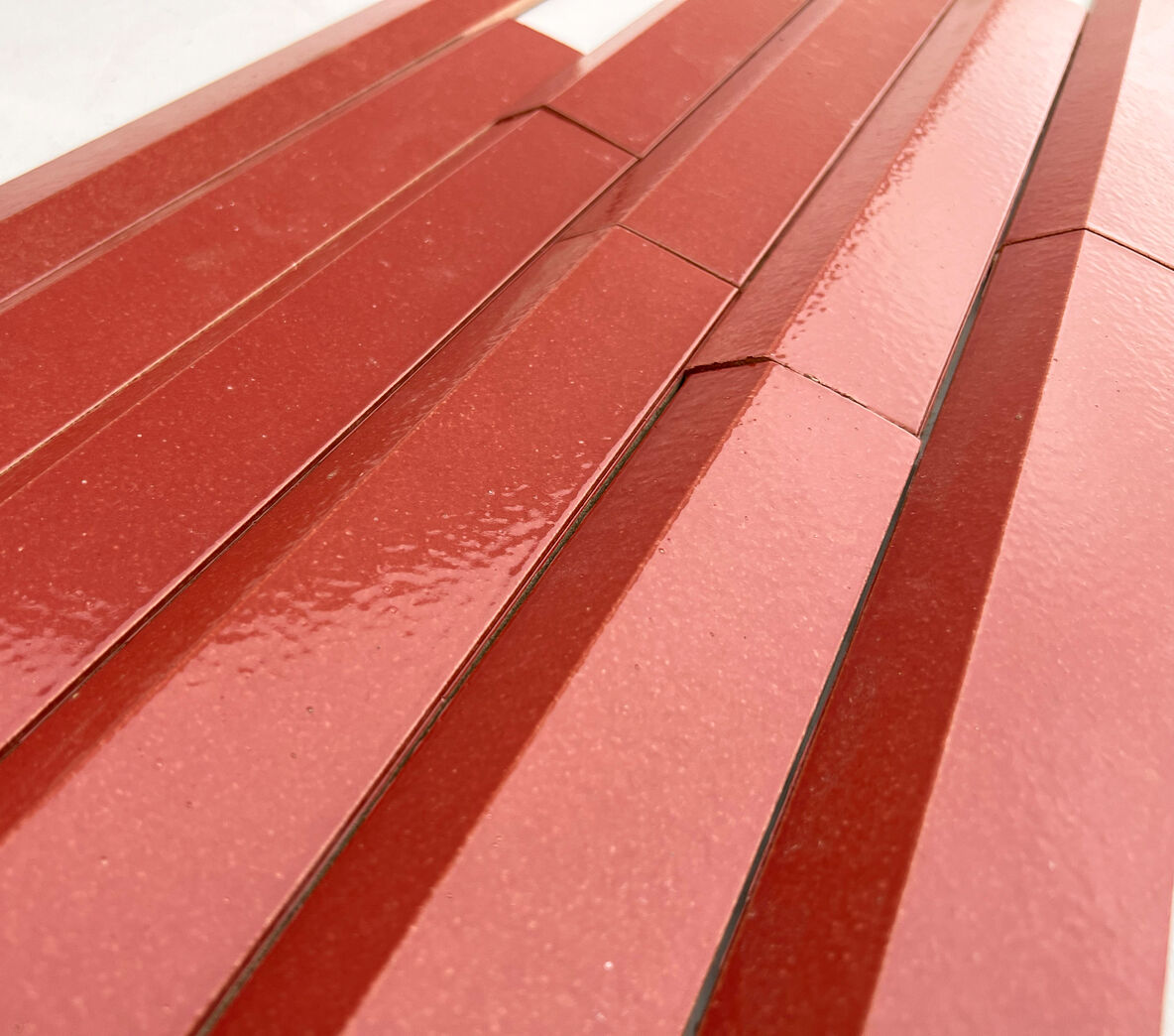 Rød glaseret klinke