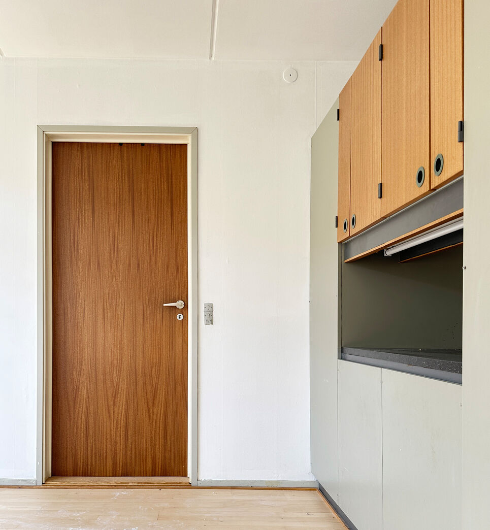 Mahognifineret M9 dør med karm vh.