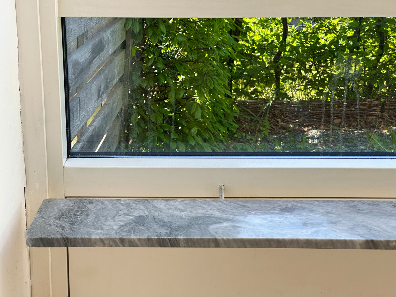 Marmor vindueskarm - 242 cm