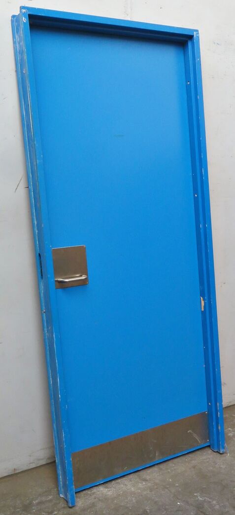 Swedoor massiv dør med greb