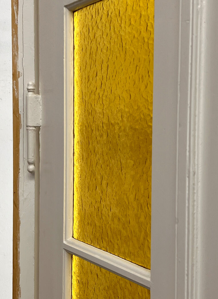 Dobbeltdør med gult glas Dobbeltdør med gult glas