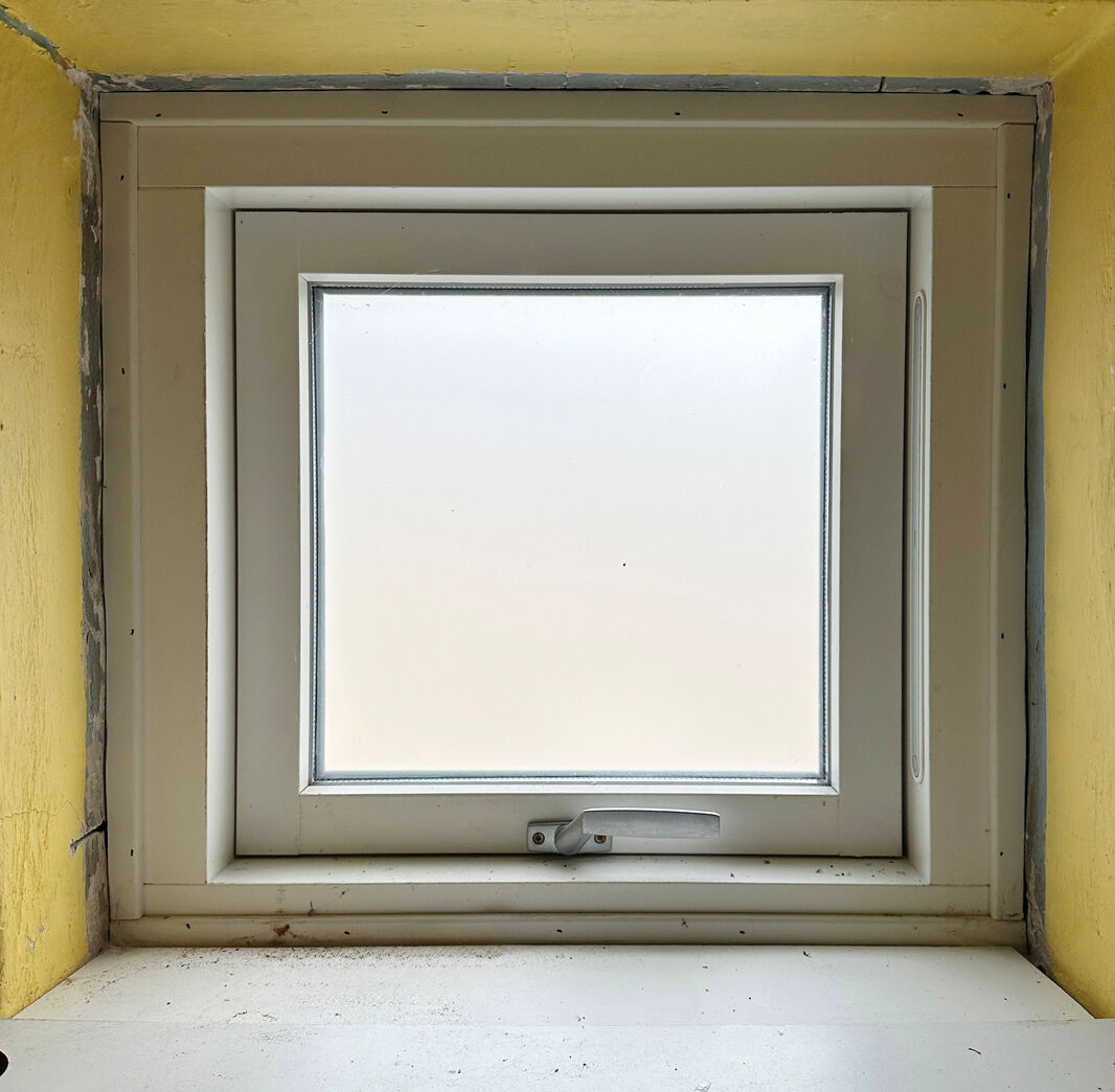 Lille termovindue med satineret glas