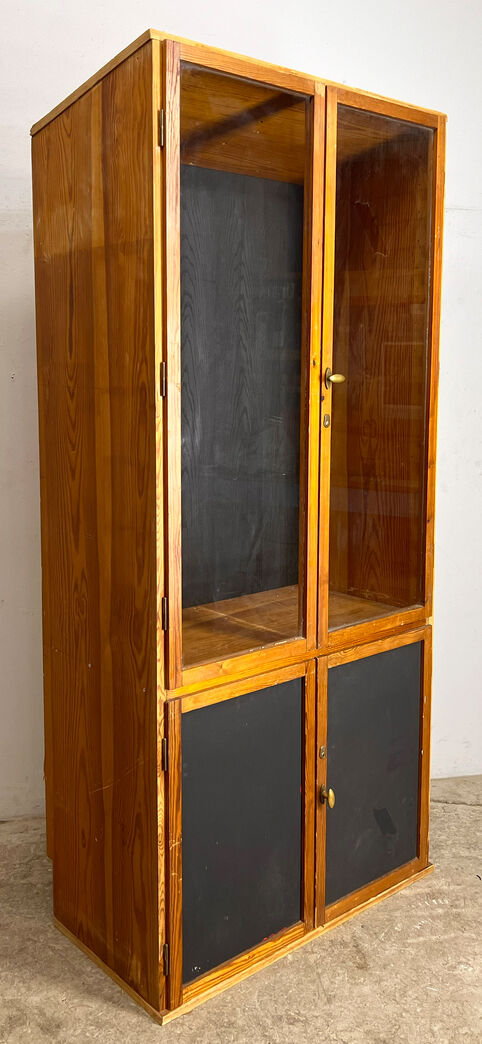 Skoleskab med glaslåger