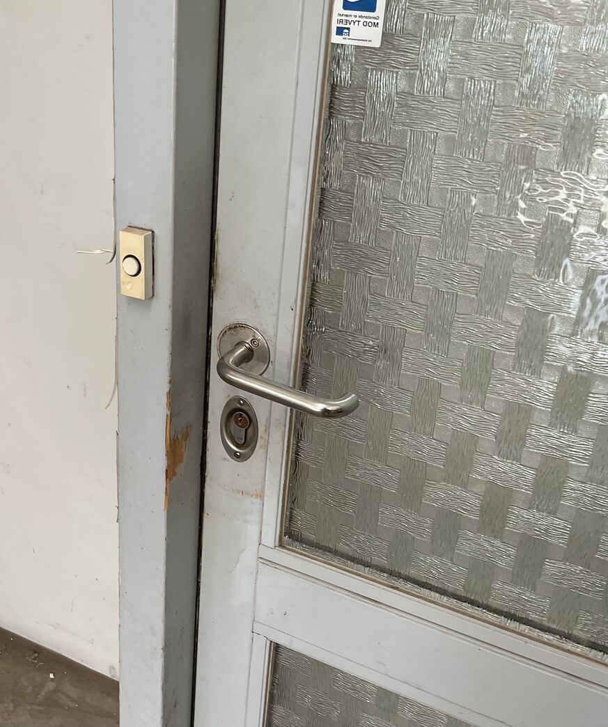 Yderdør med glas og karm Yderdør med glas og karm