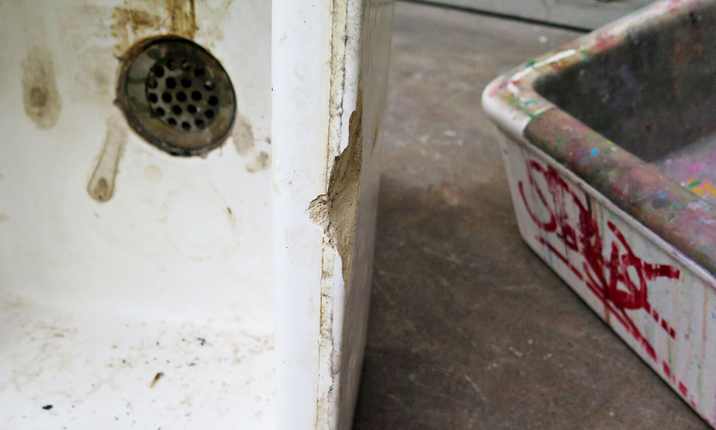 Skolevask med egetræskant - med skade