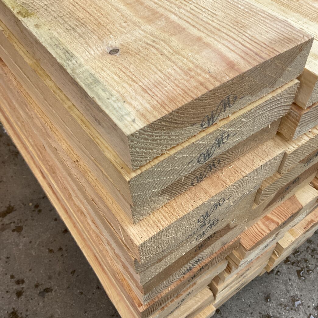 Ovntørret kantskåret fyr 32x150 mm 504 lbm.