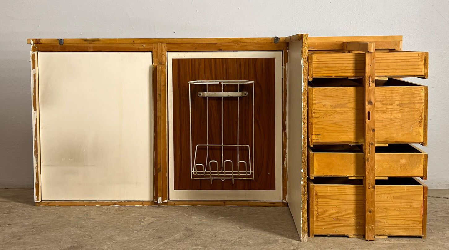 Forramme med skuffer og låger