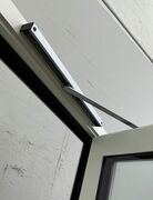 Yderdør med glas og elektrisk låsesystem