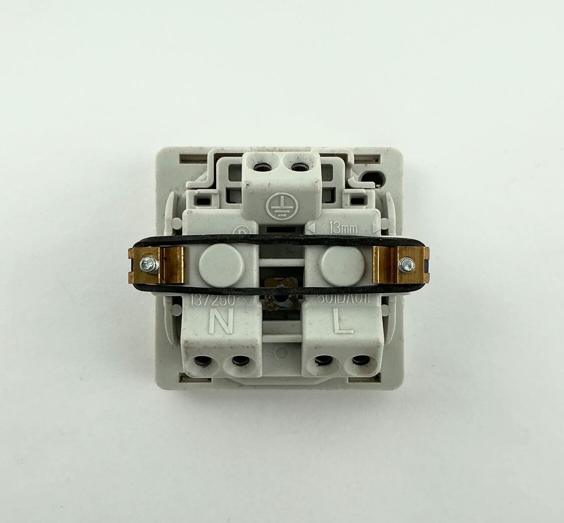 LK Fuga Stikkontakt m/jord 1 modul - grå