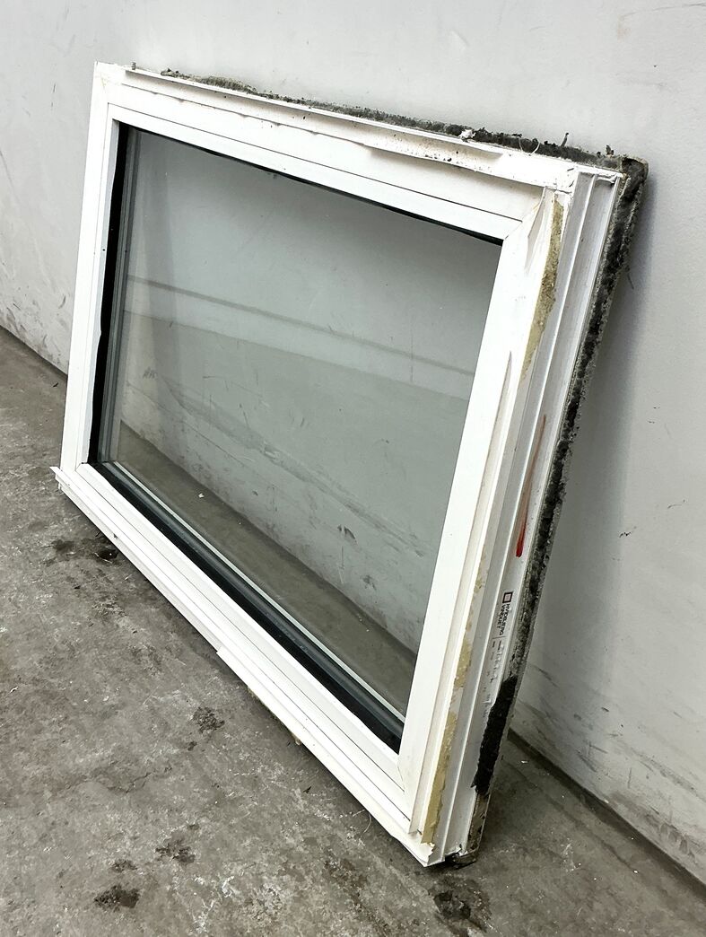 Termovindue i fast plastkarm