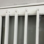 Hvid yderdør med matteret glas