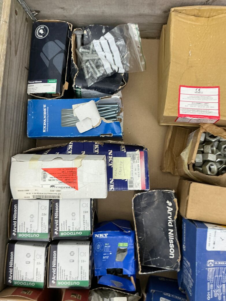 Bolte, Møtrikker og Skiver