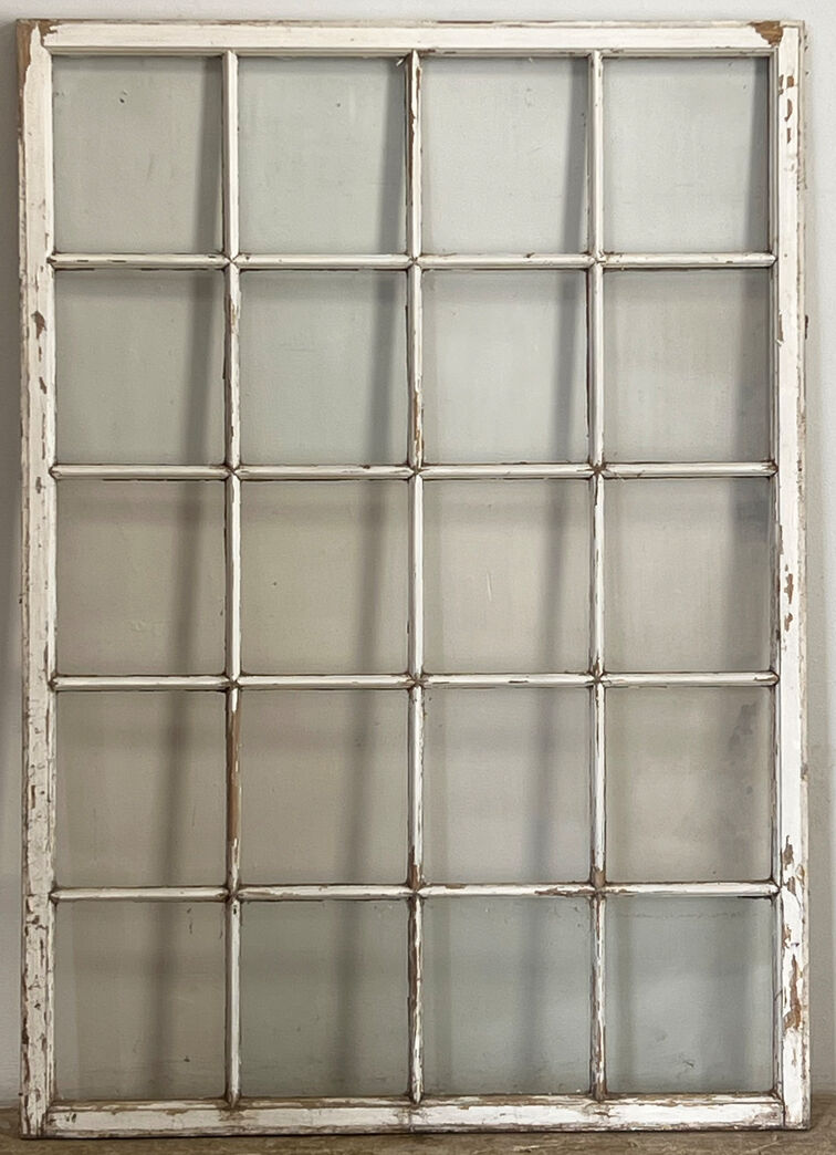 Stor vinduesramme med sprosser