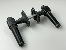 Brugt trægreb til gammel dør - spidsgreb i sortlakeret bøg