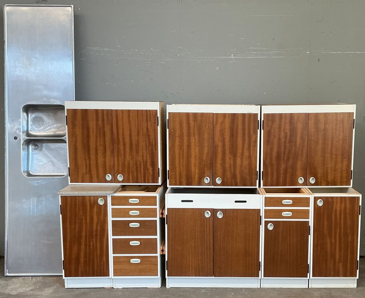 Originalt komplet 60'er køkken