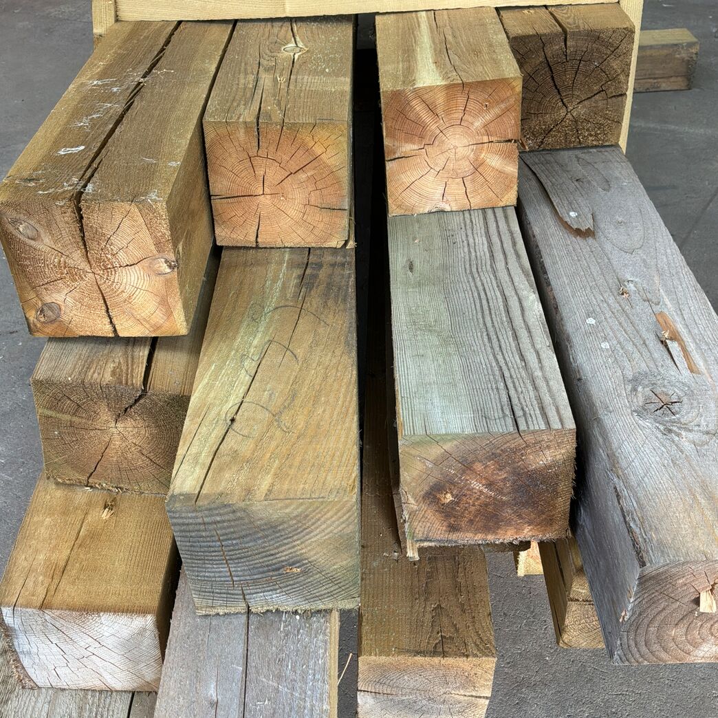 16 stk Parti brugt trykimprægneret tømmer 12,5x12,5x160/200/250 cm