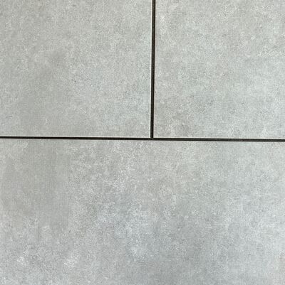 21 m2 Væg/gulv fliser farve mellemgrå 300x600 mm