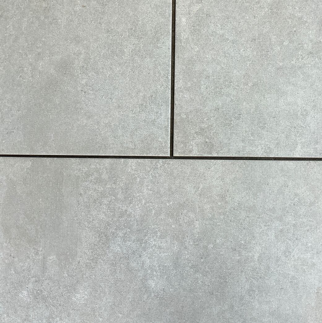 21 m2 Væg/gulv fliser farve mellemgrå 300x600 mm