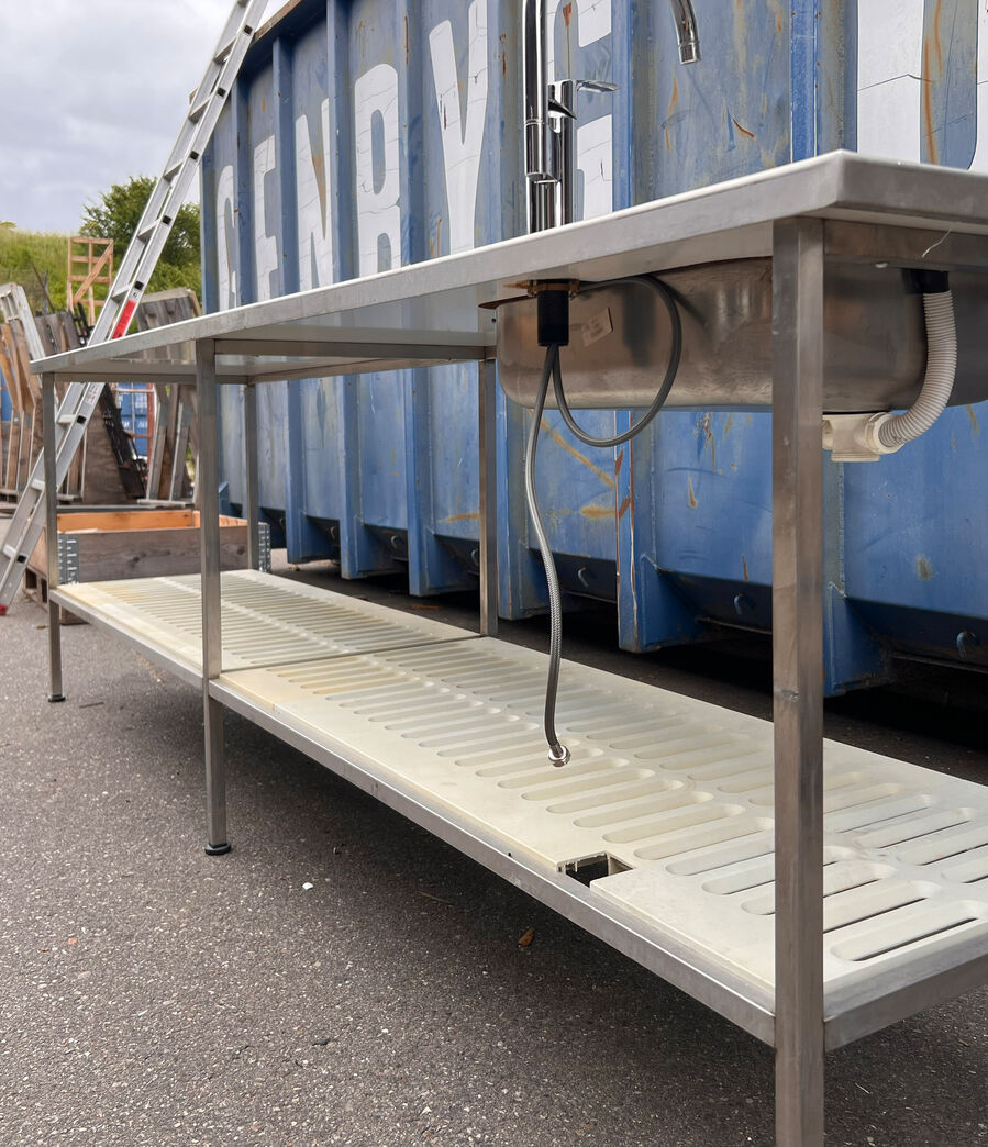 Stålbord med vask - 290 cm
