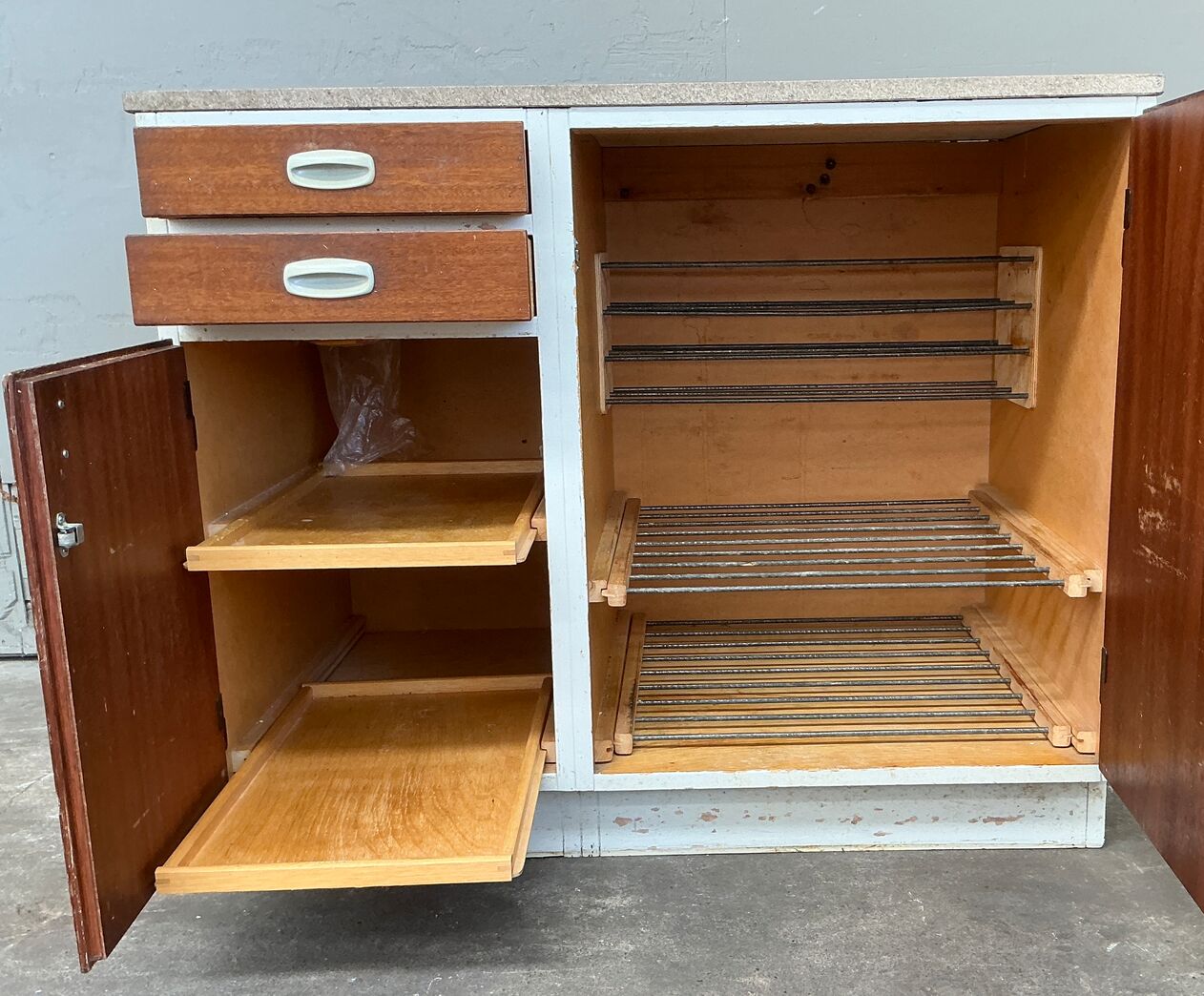 Original 60'er køkken med terrazzoplade