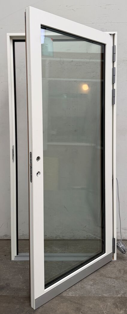 Guldfarvet hh. facadedør med karm 222 cm.