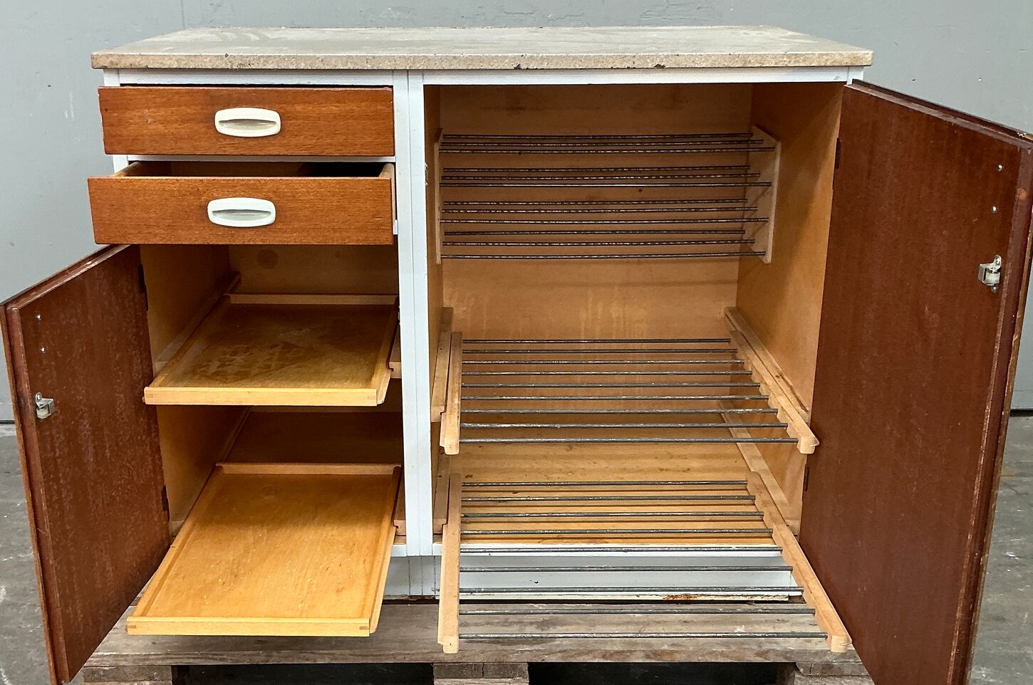 Original 60'er køkken med terrazzoplade
