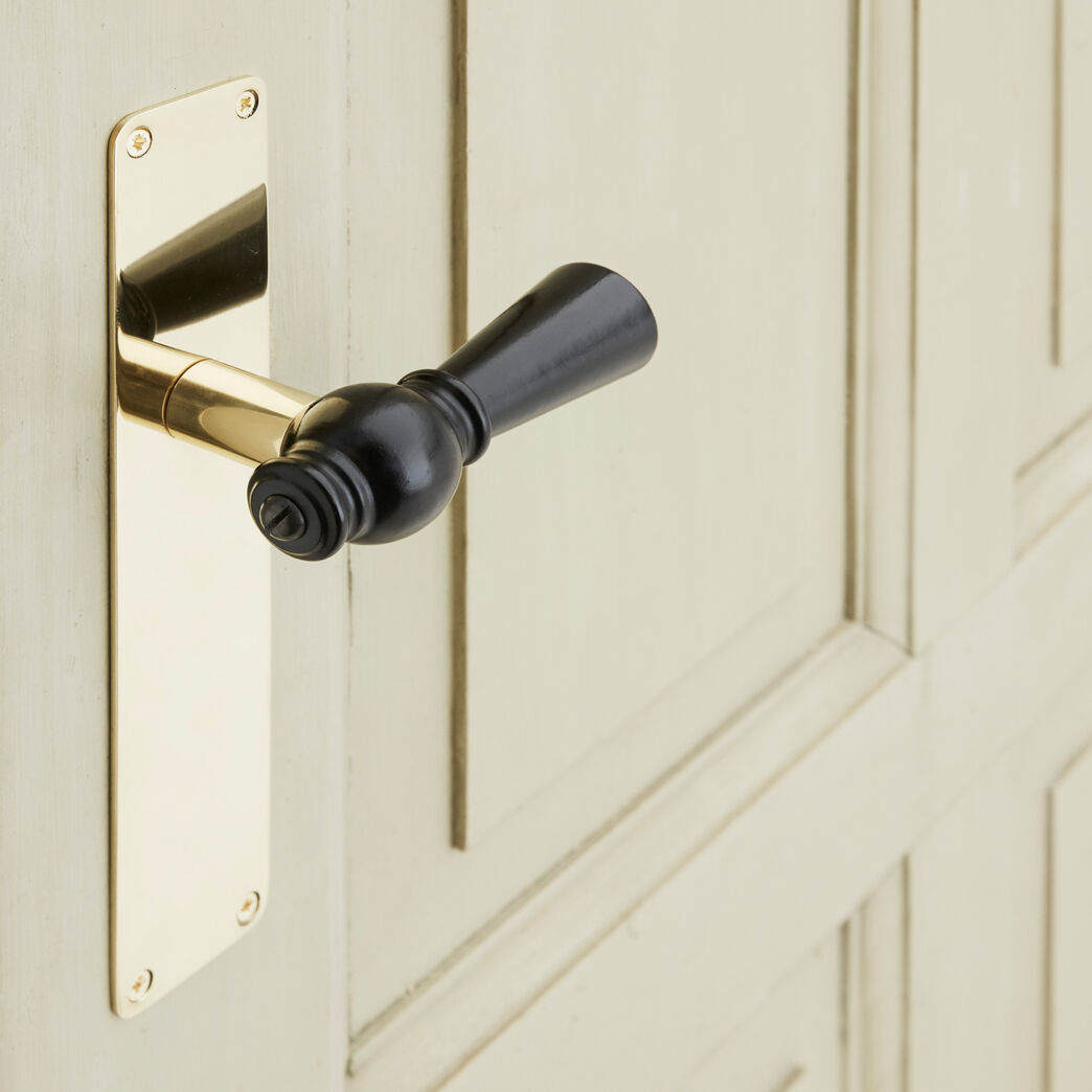 Knebelgreb i sortlakeret bøg