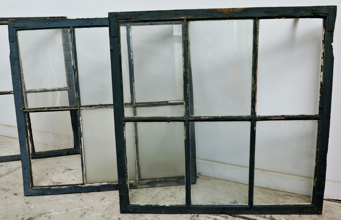Stor vinduesramme med skævhed, fra DSB Centralværksted.