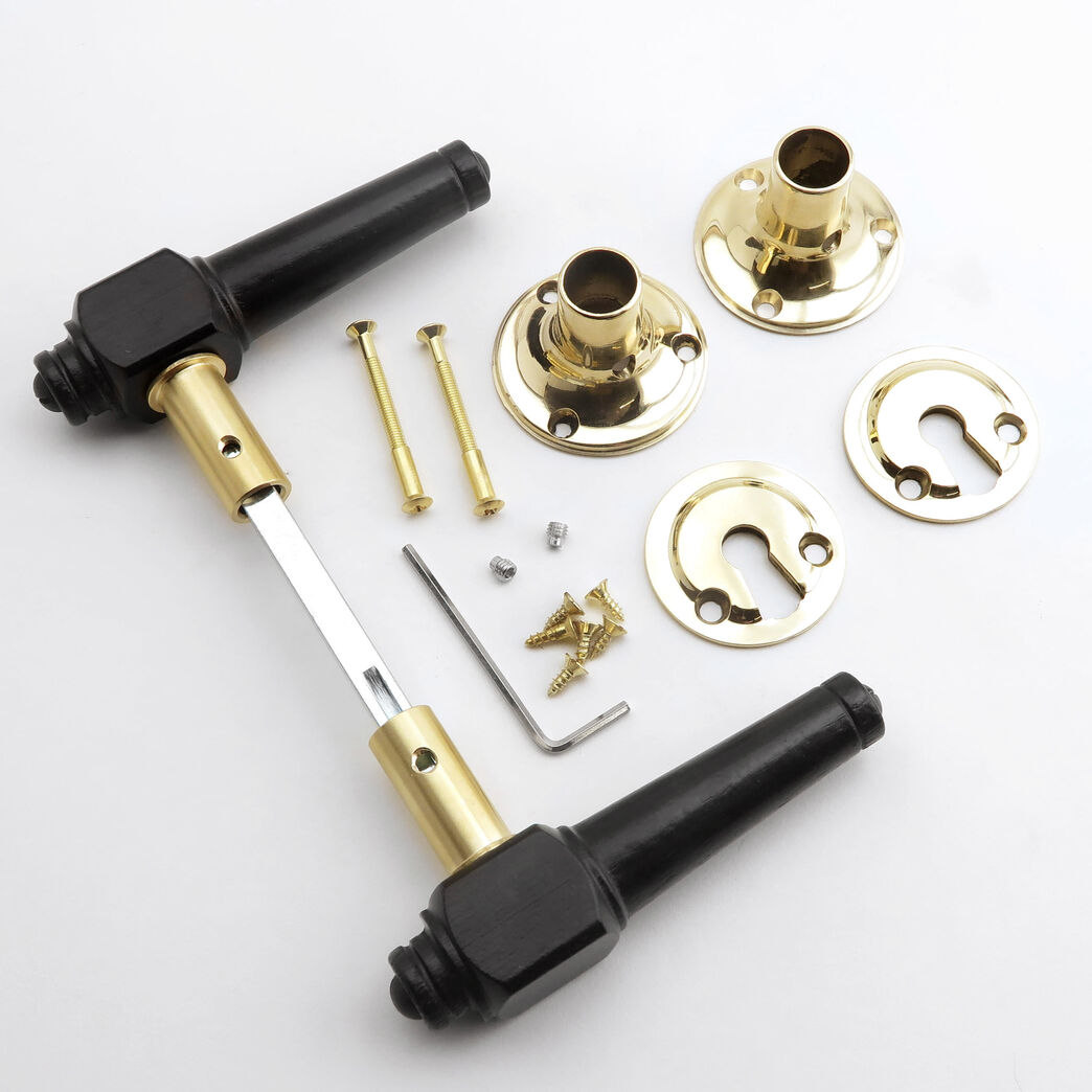 Trægreb til ny dør - spidsgreb i sortlakeret bøg