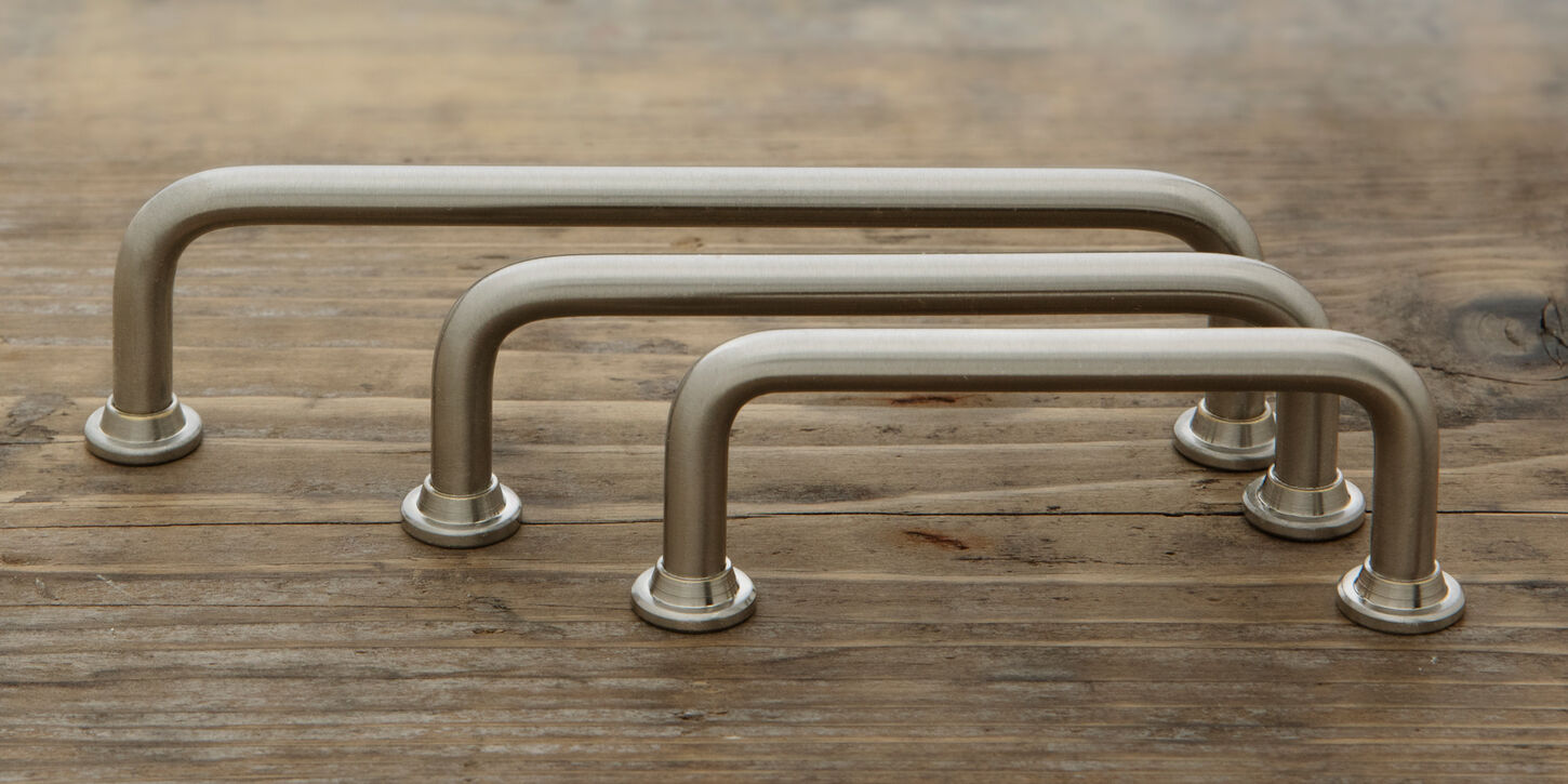 Klassisk bøjlegreb 78mm - mat krom