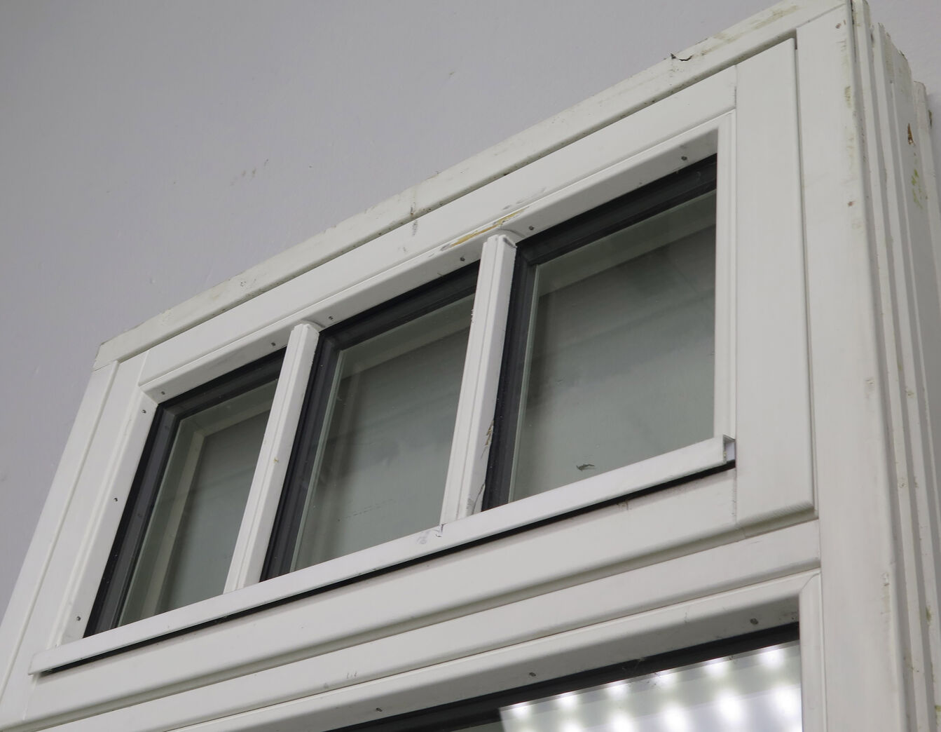 Termovindue / udestueelement