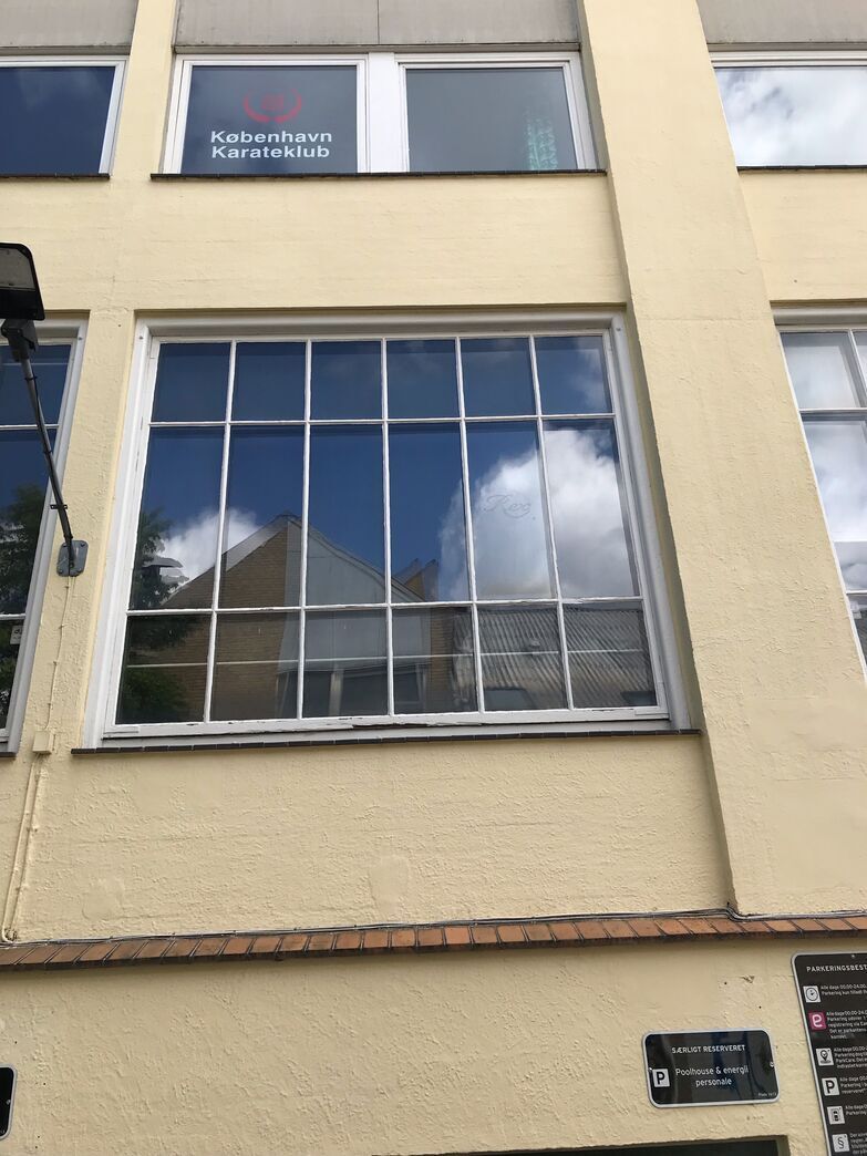 Kæmpe vinduesramme fra 