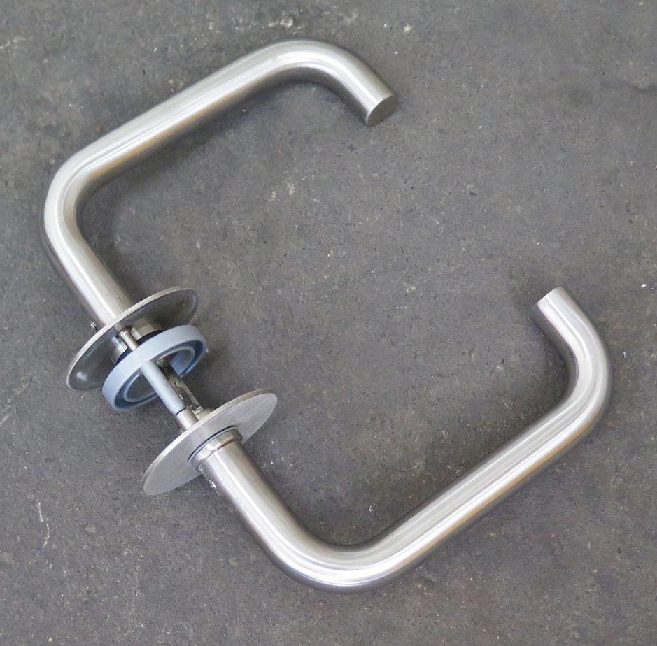 Dørgreb i stål fra Ruko, U-form, 16 mm