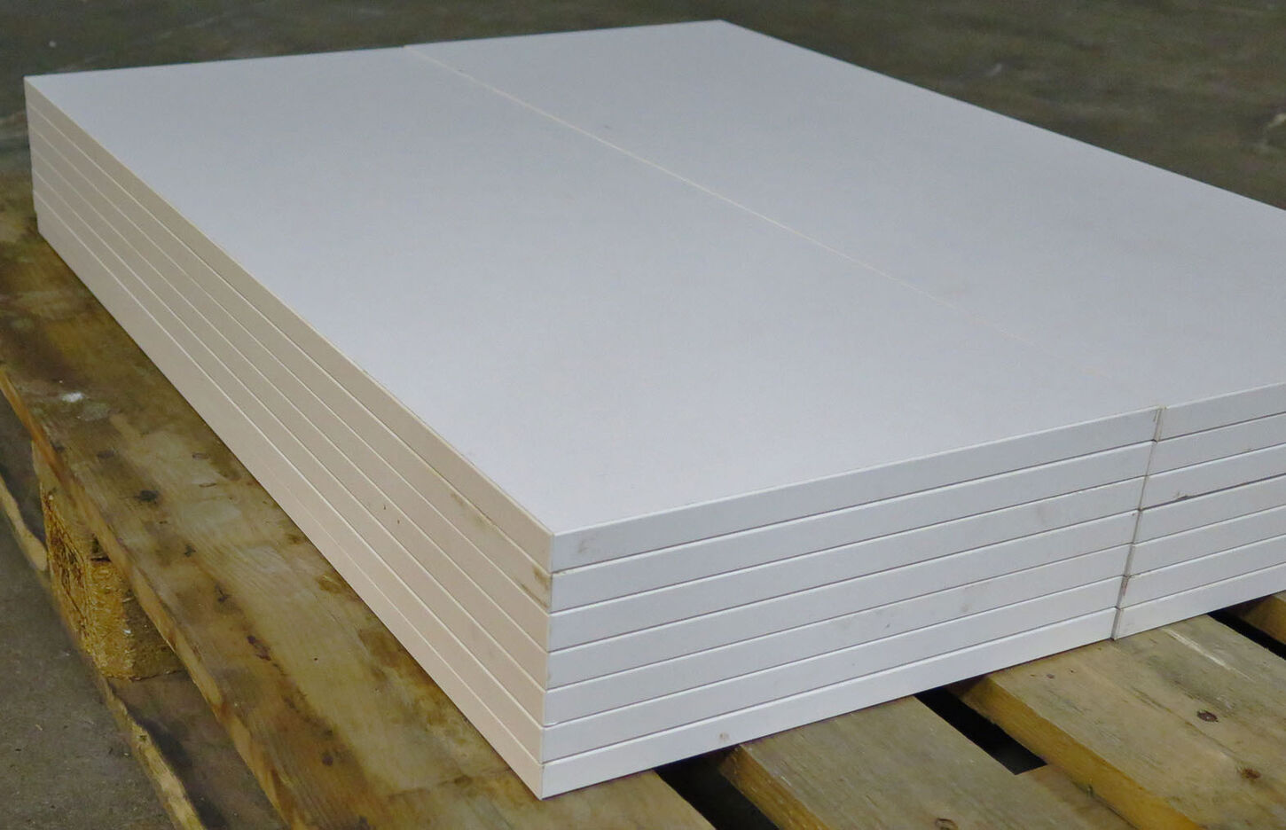 Hylder til overskab 830x314x18 mm