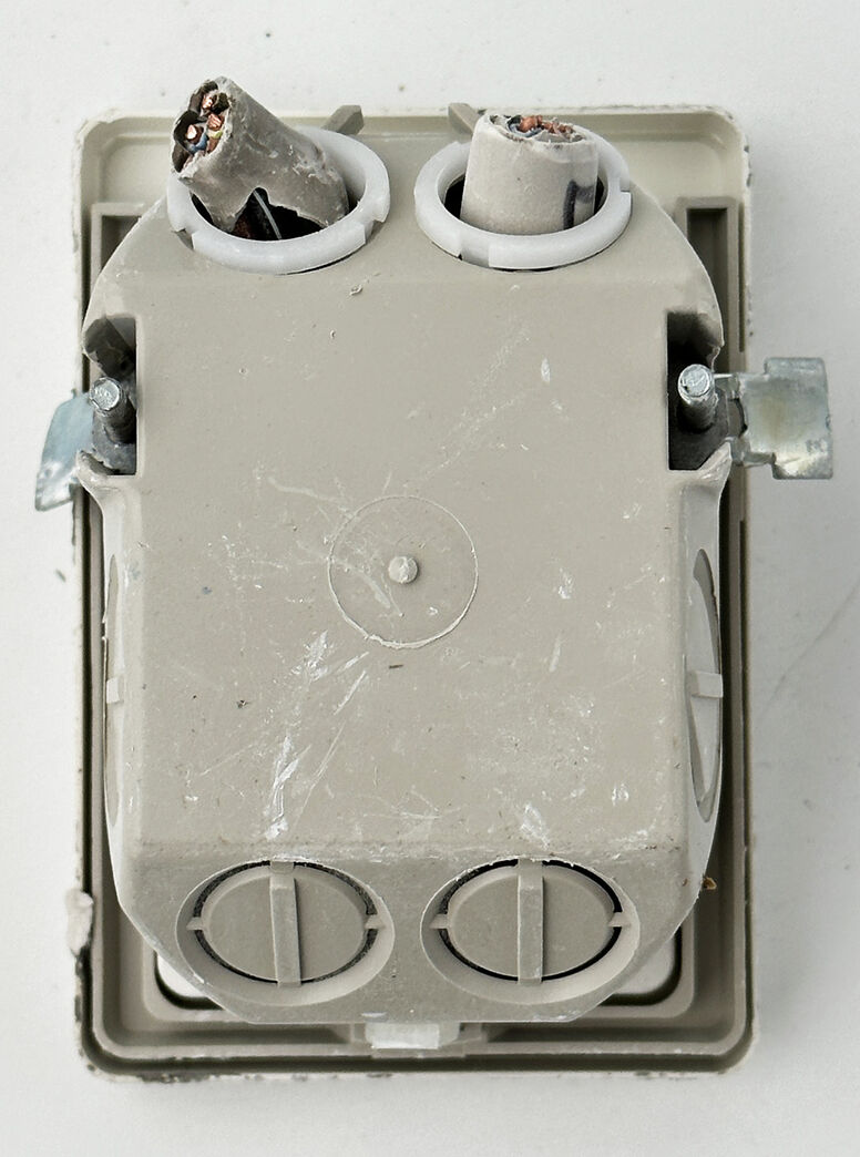 LK FUGA stikkontakt m/jord