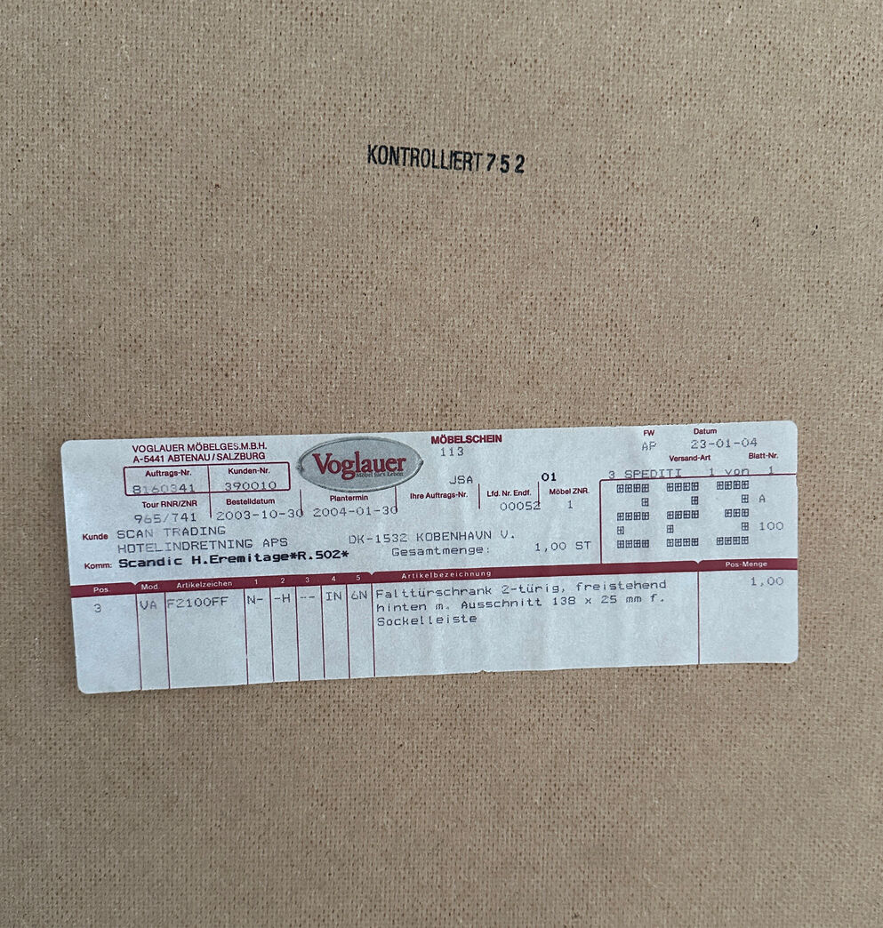 Garderobeskab med foldedøre 100 cm m. skævt hængsel.