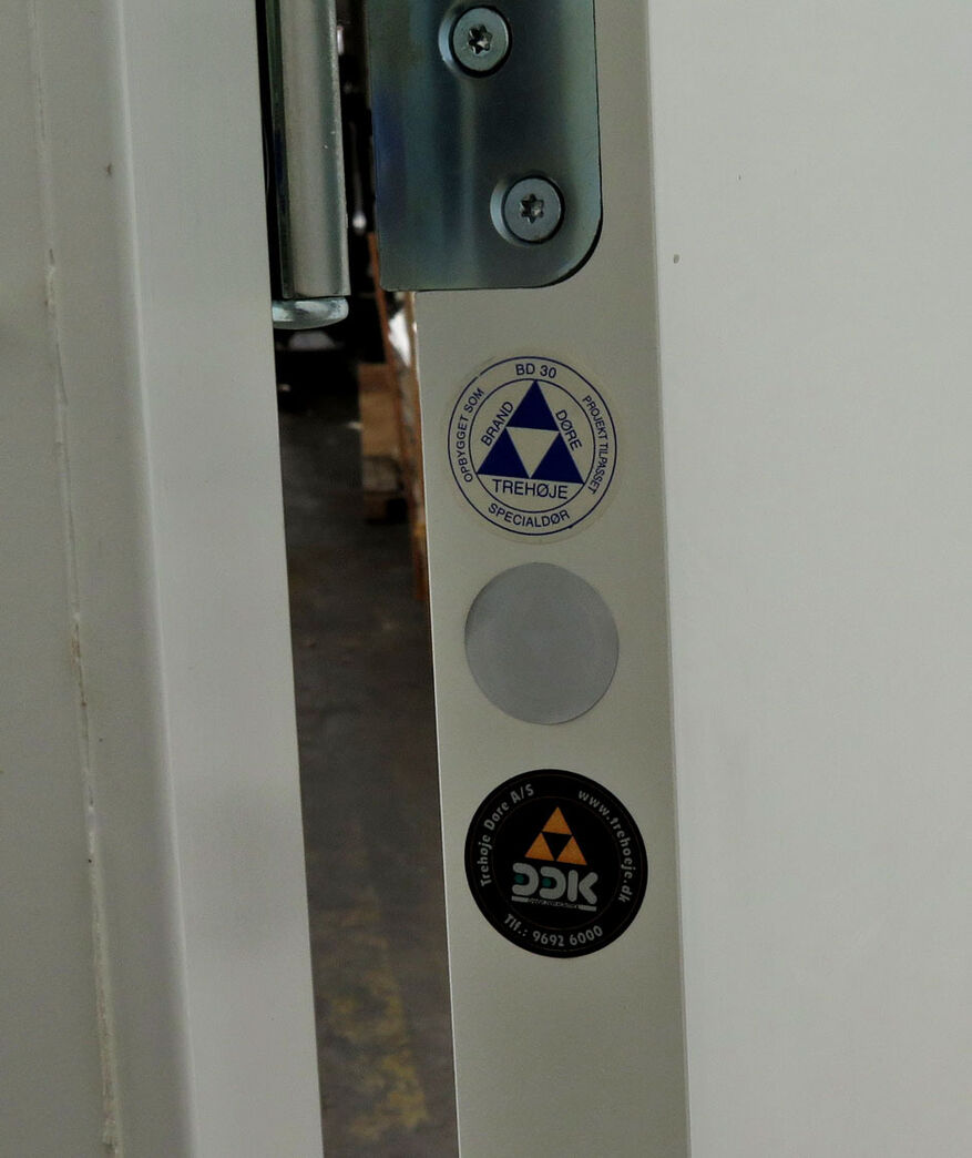 Trehøje brand/lyddør BD30 M10 med karm