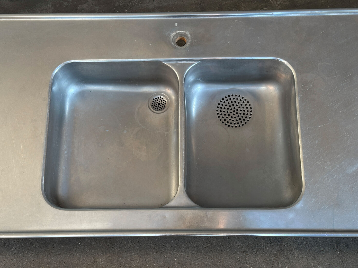 Stålbordplade med vask