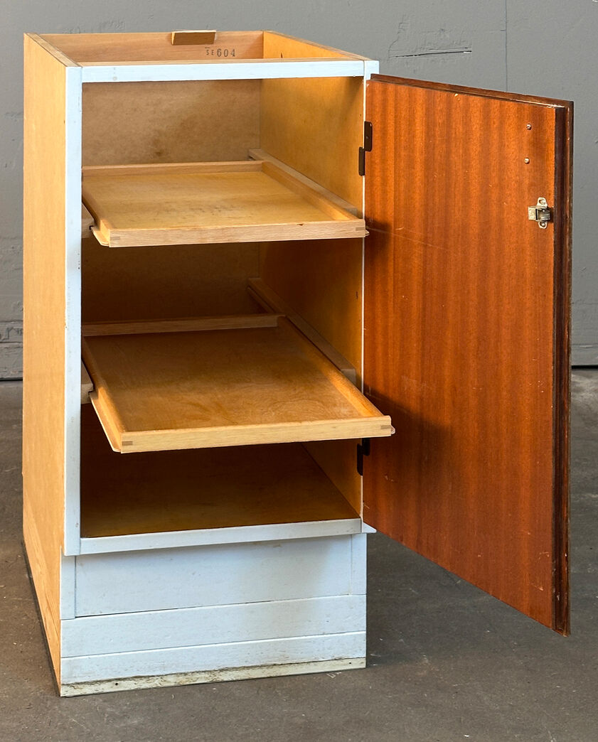 Skabsmodul med overfalset låge h.h