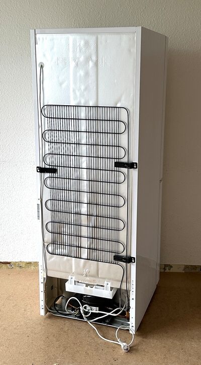 Gram køle/fryseskab i pæn stand